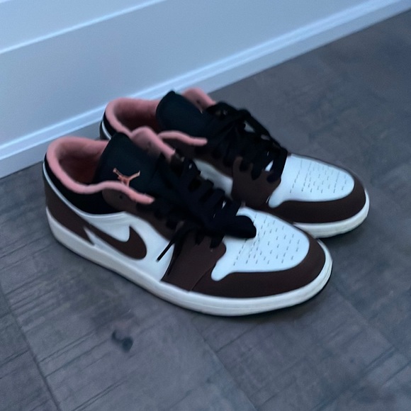 brown and pink jordan lows - Picture 1 of 3